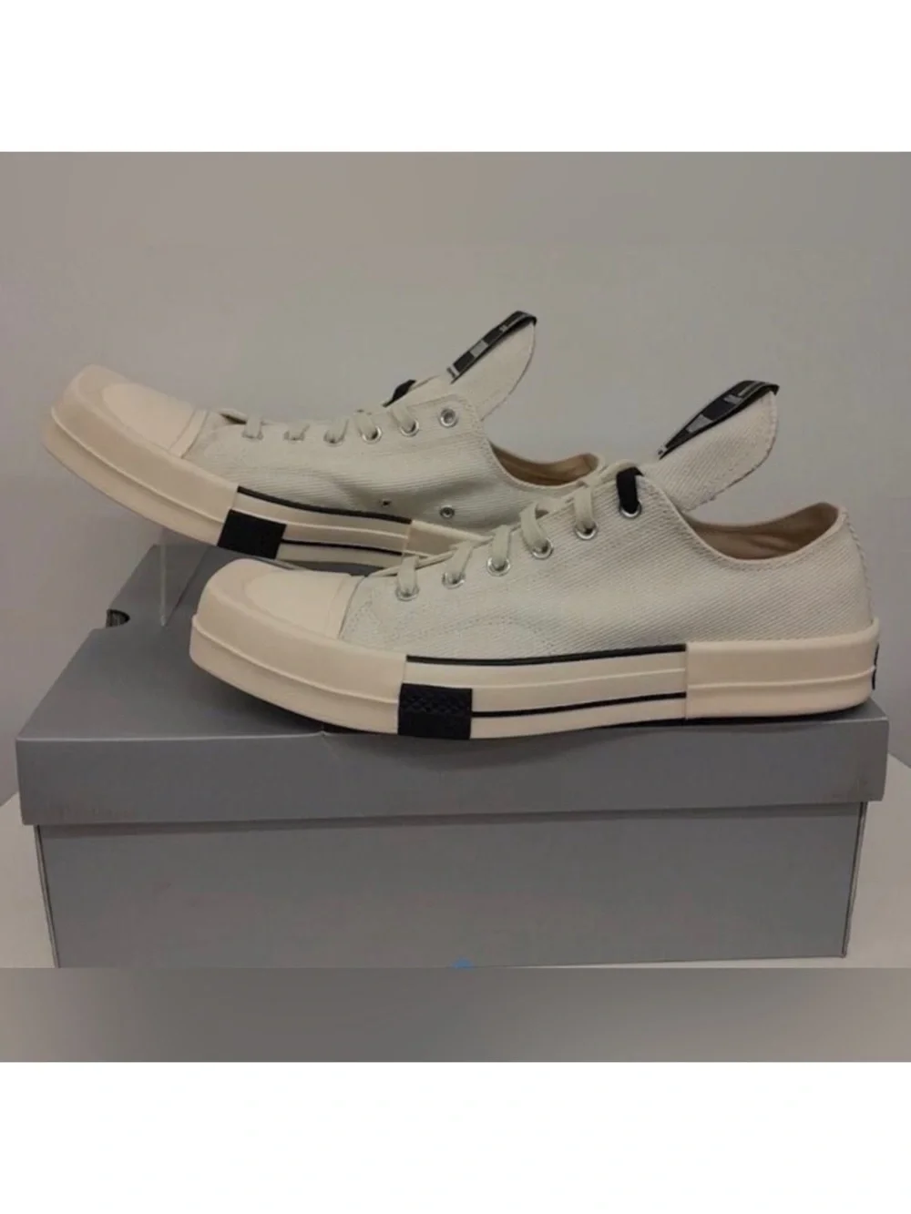 Converse TURBODRK Men’s Low-Top Sneakers in Off-White with Black Accents